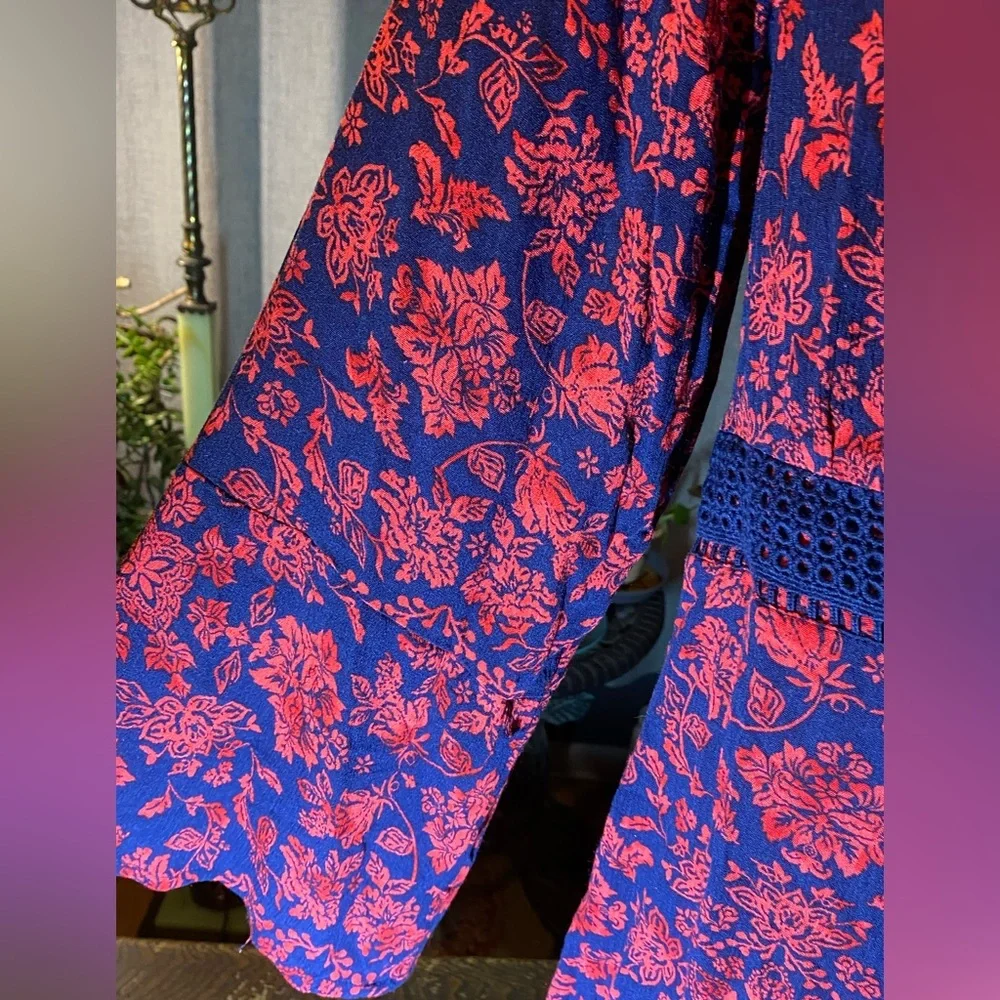 Torrid blue and red boho top with tie, size 1 - Picture 4 of 8